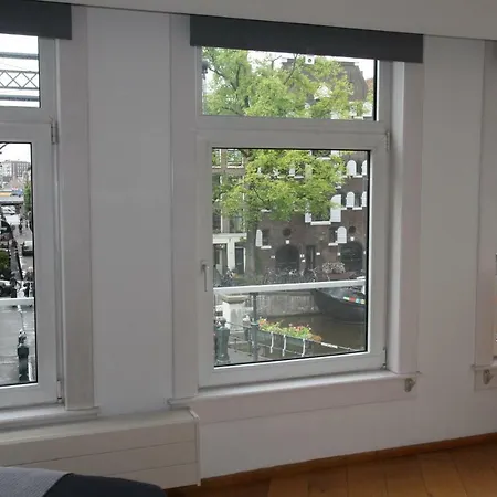 Bridge לינה וארוחת בוקר