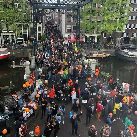 Bridge לינה וארוחת בוקר אמסטרדם