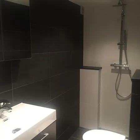 Bridge Nocleg ze śniadaniem 3*