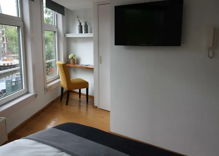 Alojamento de Acomodação e Pequeno-almoço Bridge 3*